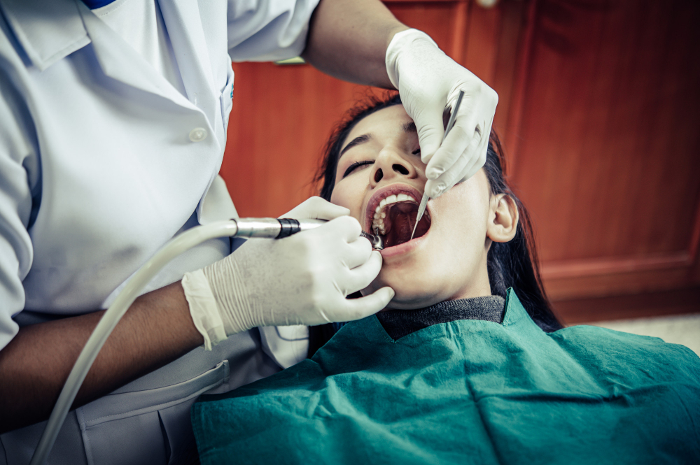 Dente irrecuperabile? L’abilità della ricostruzione dentale